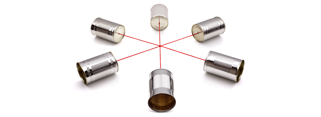 六個錫罐由線串聯成對講機會議系統